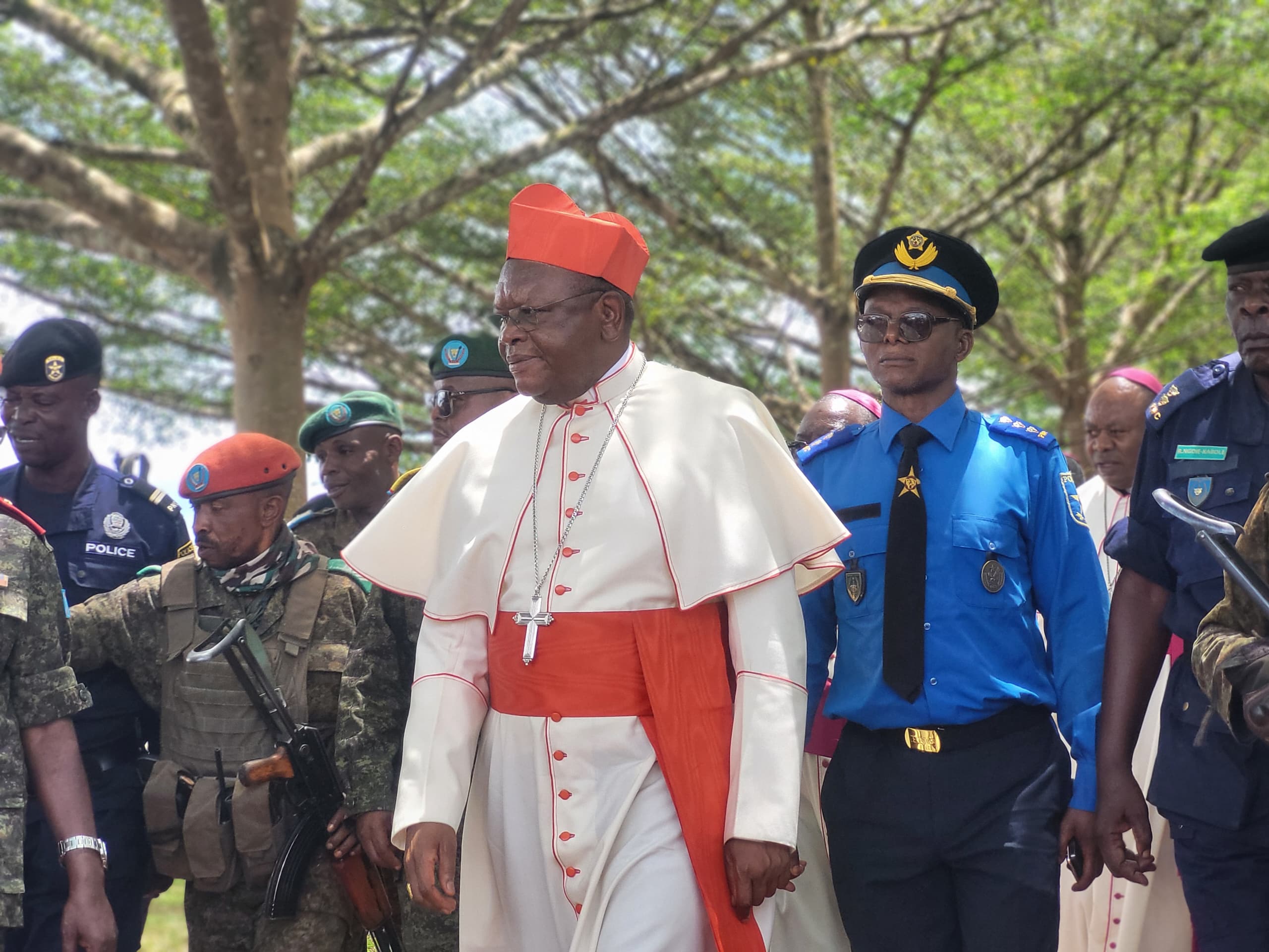 Mambasa : Le Cardinal Fridolin Ambongo arrive en mission de paix pour l&rsquo;installation du nouvel Évêque de Wamba