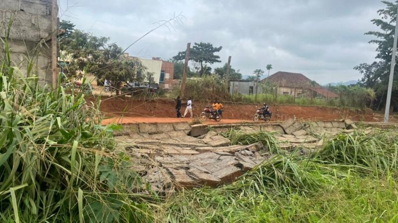 Mambasa : Le stade Mirindi s’écroule, le chef des ITP fustige des travaux « au rabais »