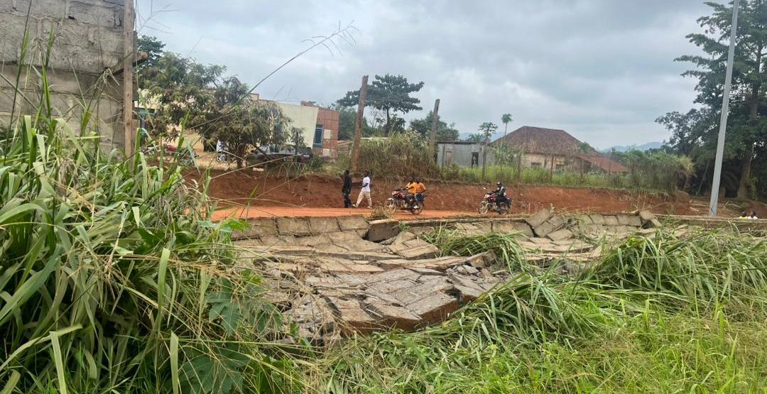 Mambasa : Le stade Mirindi s’écroule, le chef des ITP fustige des travaux « au rabais »