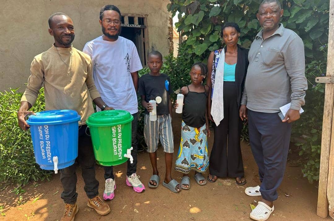 Rentrée scolaire en Ituri : Des kits d’hygiène remis aux écoles et structures locales par Samuel Boliaka